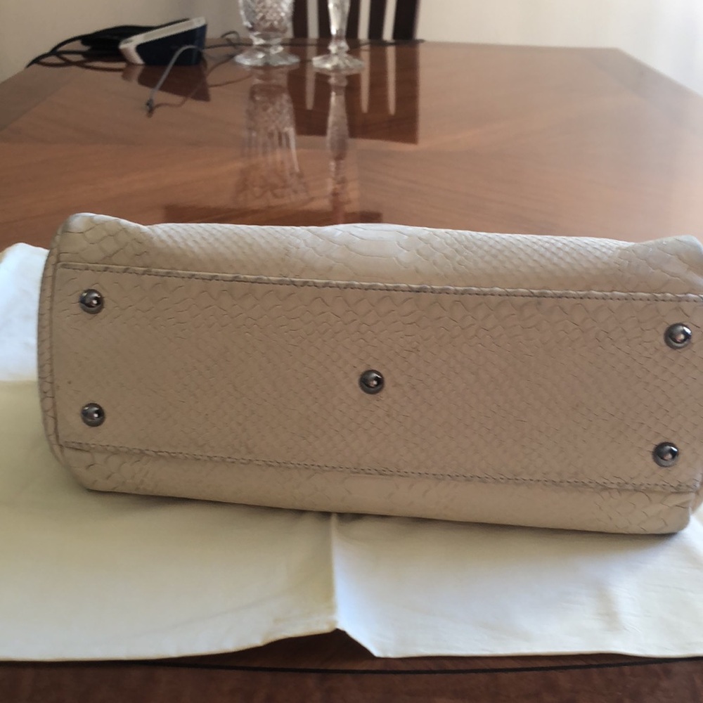 Handbag - Picture 3 of 10